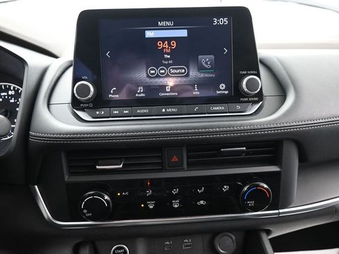 Used 2023 Nissan Rogue S image 19