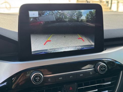 Used 2022 Ford Escape SE image 25