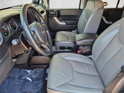 Used 2014 Jeep Wrangler Unlimited Rubicon w/ Connectivity Group AWD/4WD image 27