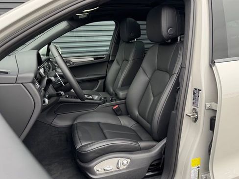 New 2026 Porsche Macan AWD/4WD image 5