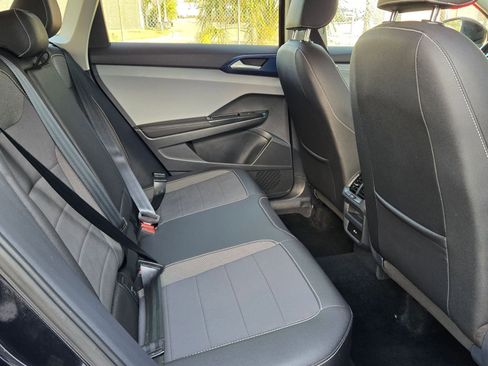 Used 2024 Volkswagen Taos SE image 27