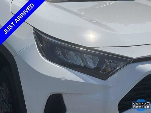 Used 2021 Toyota RAV4 LE AWD/4WD image 9