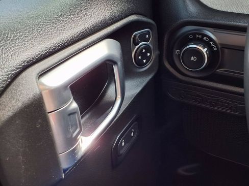 Used 2024 Jeep Wrangler Unlimited Sport AWD/4WD image 20