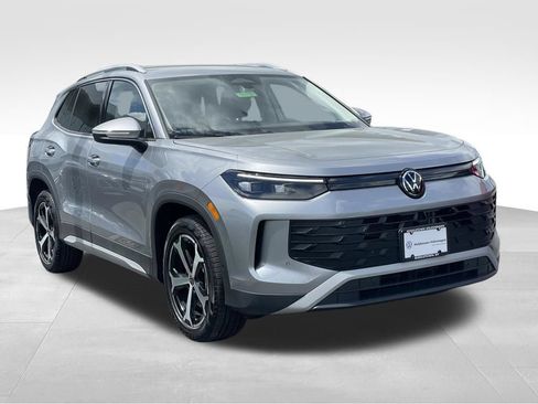 Certified 2025 Volkswagen Tiguan SE AWD/4WD image 3