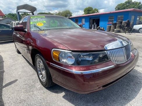 Used 2000 Lincoln Town Car Cartier RWD image 1