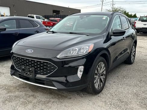 Used 2022 Ford Escape Titanium w/ Class II Trailer Tow Package AWD/4WD image 3