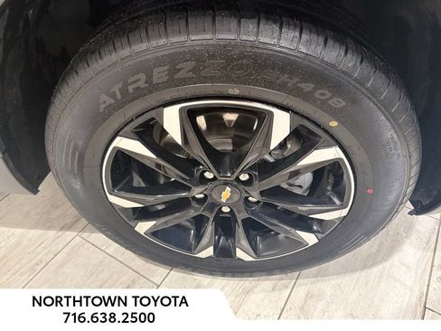 Used 2023 Chevrolet TrailBlazer LT image 2