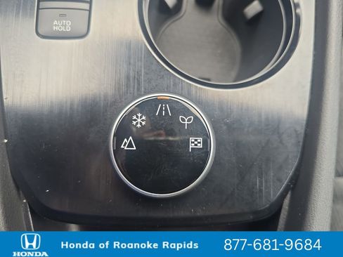 Used 2024 Nissan Rogue SV AWD/4WD image 26