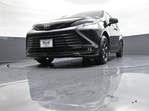 Certified 2026 Toyota Sienna XLE Woodland Edition AWD/4WD image 28