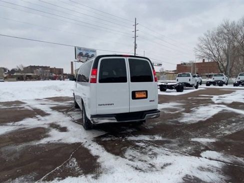 Used 2023 GMC Savana 2500 LS w/ Driver Convenience Package image 7
