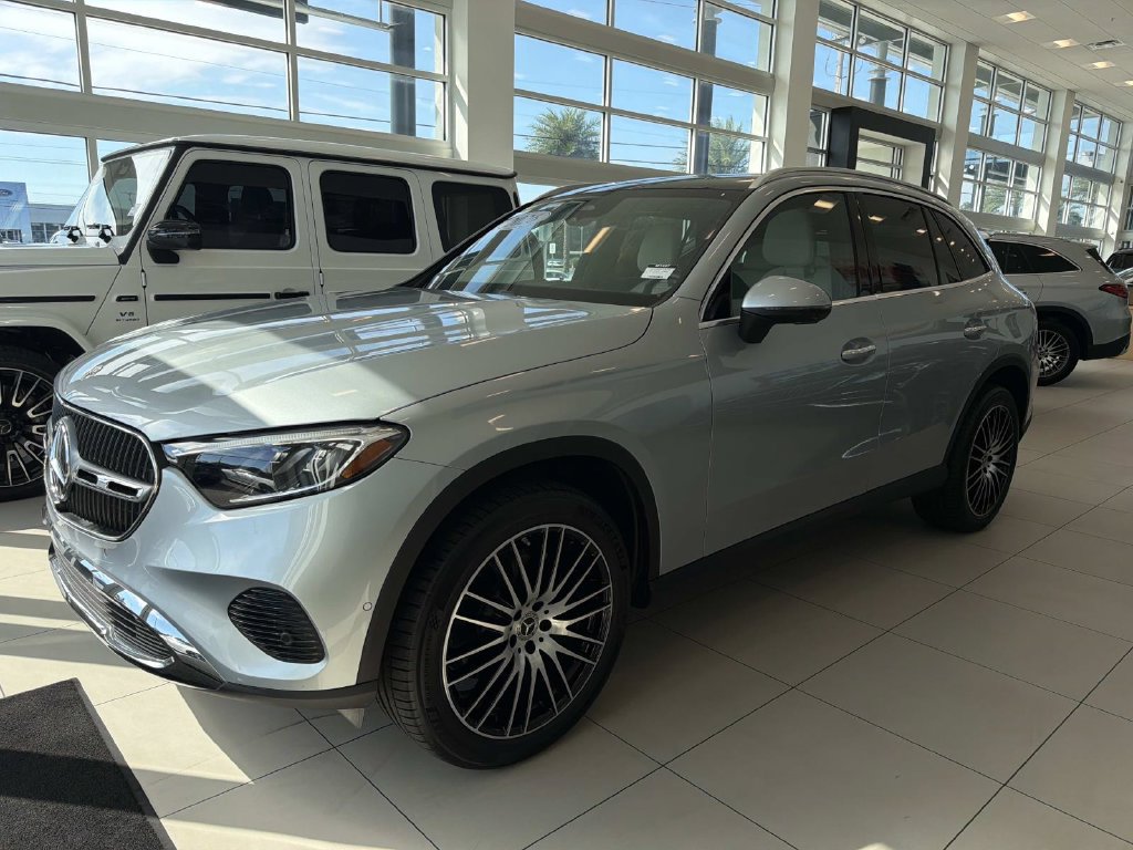 Used 2026 Mercedes-Benz GLC 300 image 3
