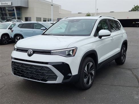 New 2025 Volkswagen Taos SE image 4