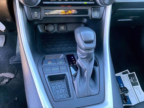 Used 2024 Toyota RAV4 LE image 31