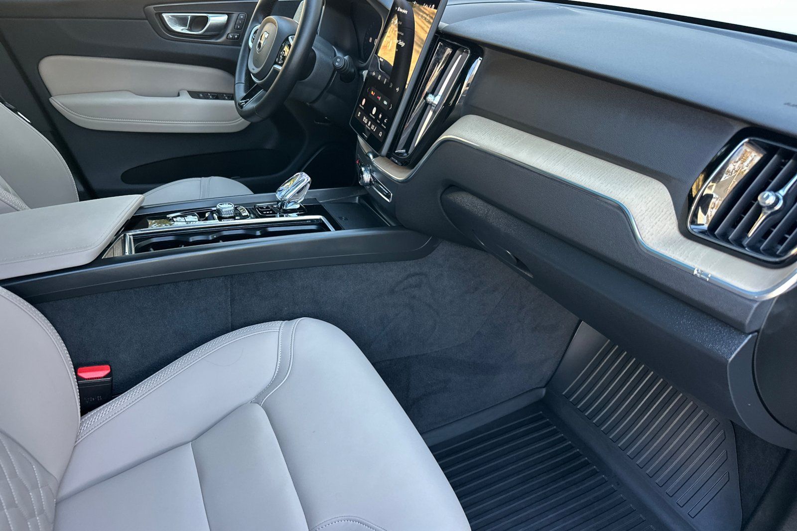 Certified 2026 Volvo XC60 B5 Plus AWD/4WD image 19