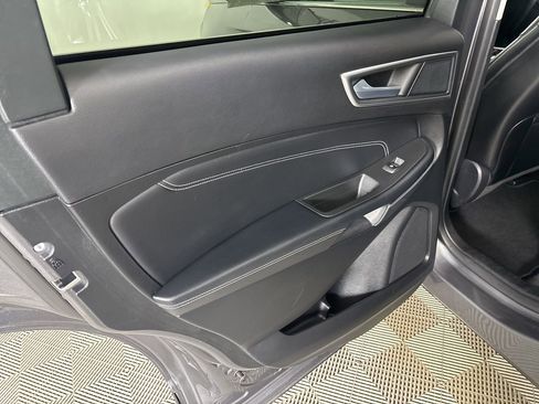 Used 2024 Ford Edge Titanium image 18