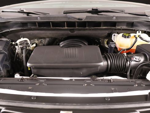 Used 2022 Chevrolet Suburban LT w/ Luxury Package image 21