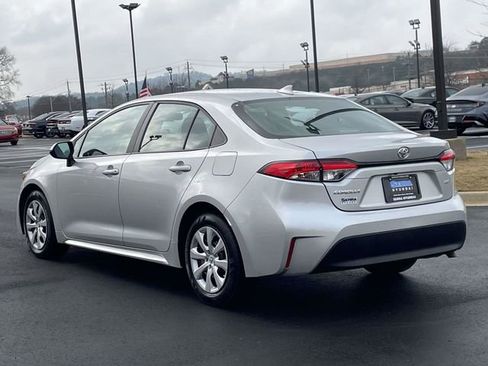 Used 2023 Toyota Corolla LE image 4