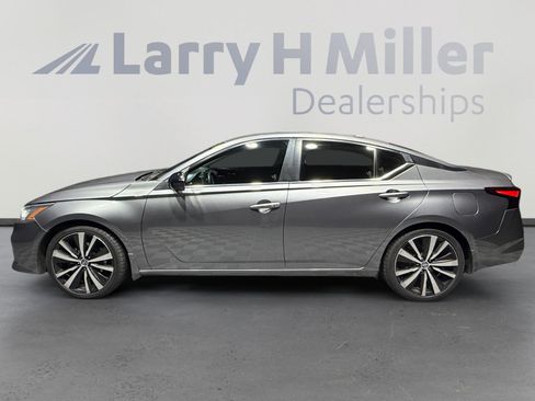 Used 2020 Nissan Altima 2.5 SR image 2