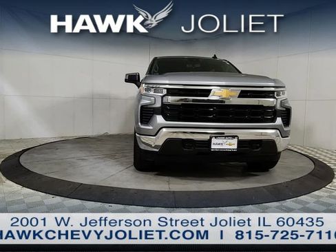 Used 2024 Chevrolet Silverado 1500 LT image 2
