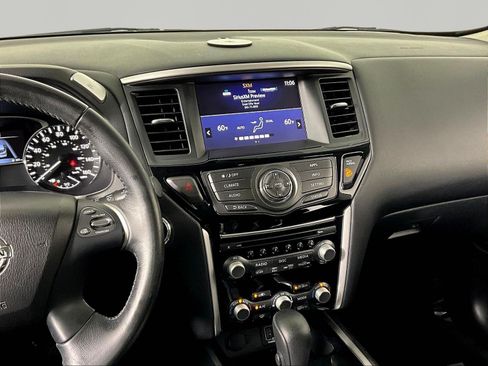 Used 2018 Nissan Pathfinder SV AWD/4WD image 9