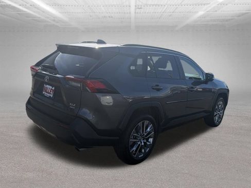 Used 2019 Toyota RAV4 XLE Premium w/ Cold Weather Package AWD/4WD image 12