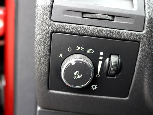 Used 2014 Dodge Challenger SXT image 26