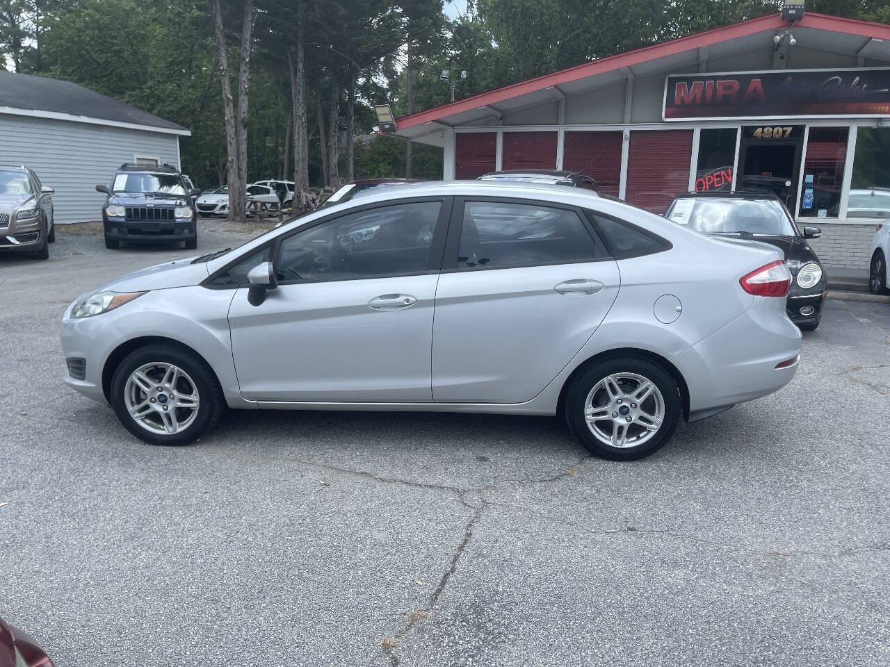 Used 2019 Ford Fiesta SE FWD image 6