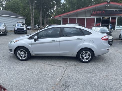 Used 2019 Ford Fiesta SE FWD image 6