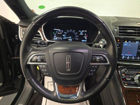 Used 2017 Lincoln Continental Select image 10