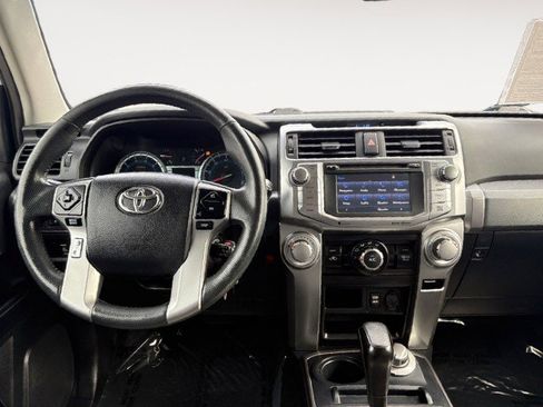 Used 2018 Toyota 4Runner SR5 Premium image 17