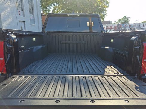 Used 2025 Toyota Tacoma Limited AWD/4WD image 28