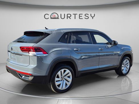 Used 2022 Volkswagen Atlas Cross Sport SE FWD image 5