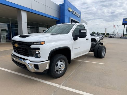 New 2026 Chevrolet Silverado 3500 W/T AWD/4WD image 2