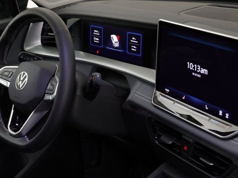 New 2025 Volkswagen Tiguan SE image 20