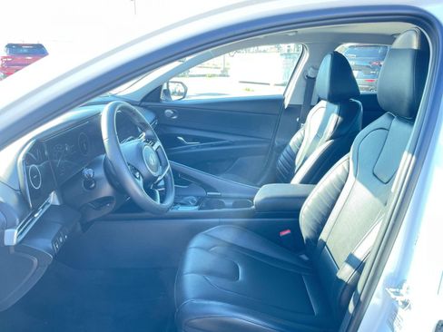 Used 2025 Hyundai Elantra Limited image 28