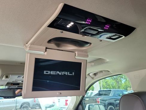 Certified 2019 GMC Yukon Denali w/ Denali Ultimate Package AWD/4WD image 21