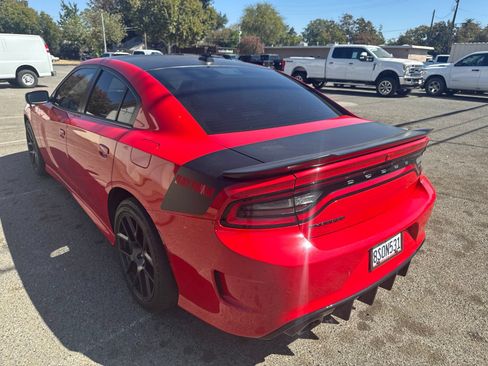 Used 2018 Dodge Charger R/T RWD image 2