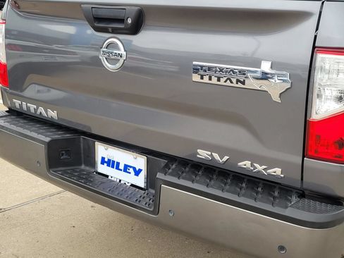 Used 2020 Nissan Titan SV w/ SV Convenience Package AWD/4WD image 5