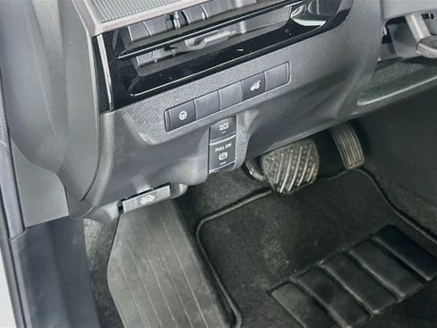 Used 2025 Nissan Murano SV AWD/4WD image 17