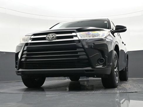 Used 2018 Toyota Highlander LE image 31