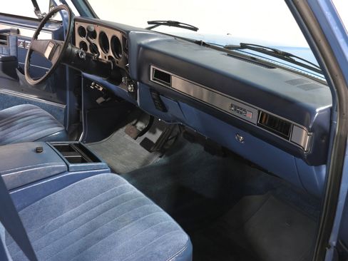 Used 1987 GMC Suburban 2WD image 4