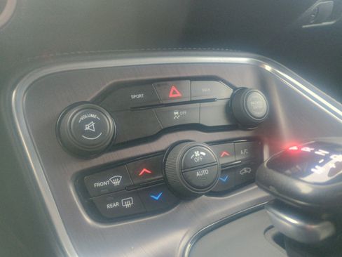 Used 2016 Dodge Challenger SXT image 25