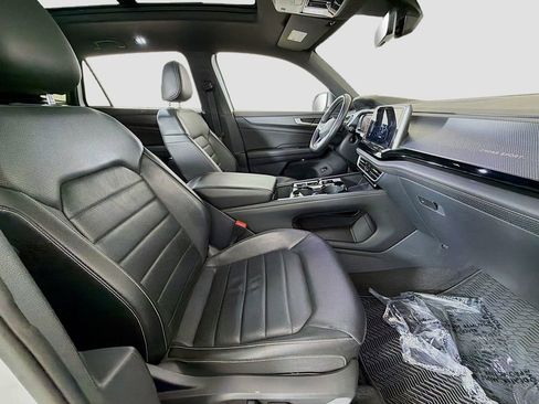 Used 2024 Volkswagen Atlas Cross Sport SEL R-Line AWD/4WD image 24
