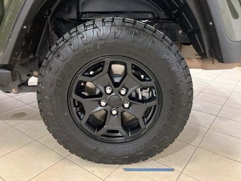 Used 2022 Jeep Gladiator Willys image 29