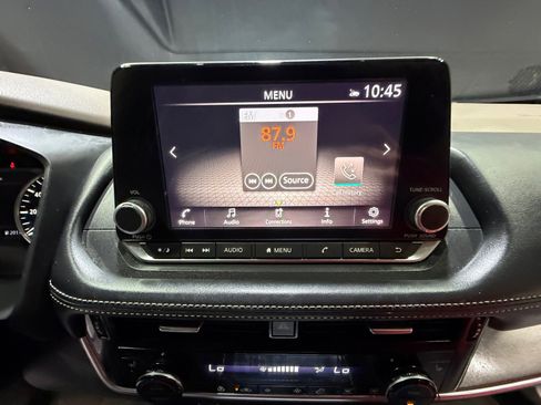 Used 2022 Nissan Rogue SV w/ SV Premium Package image 28