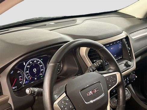 Used 2023 GMC Acadia Denali w/ Denali Technology Package image 9