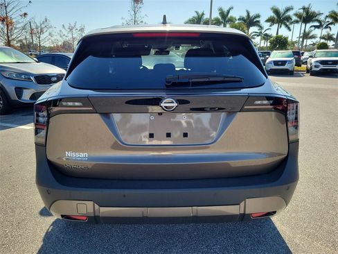 Used 2025 Nissan Kicks SV w/ Illumination Package image 5