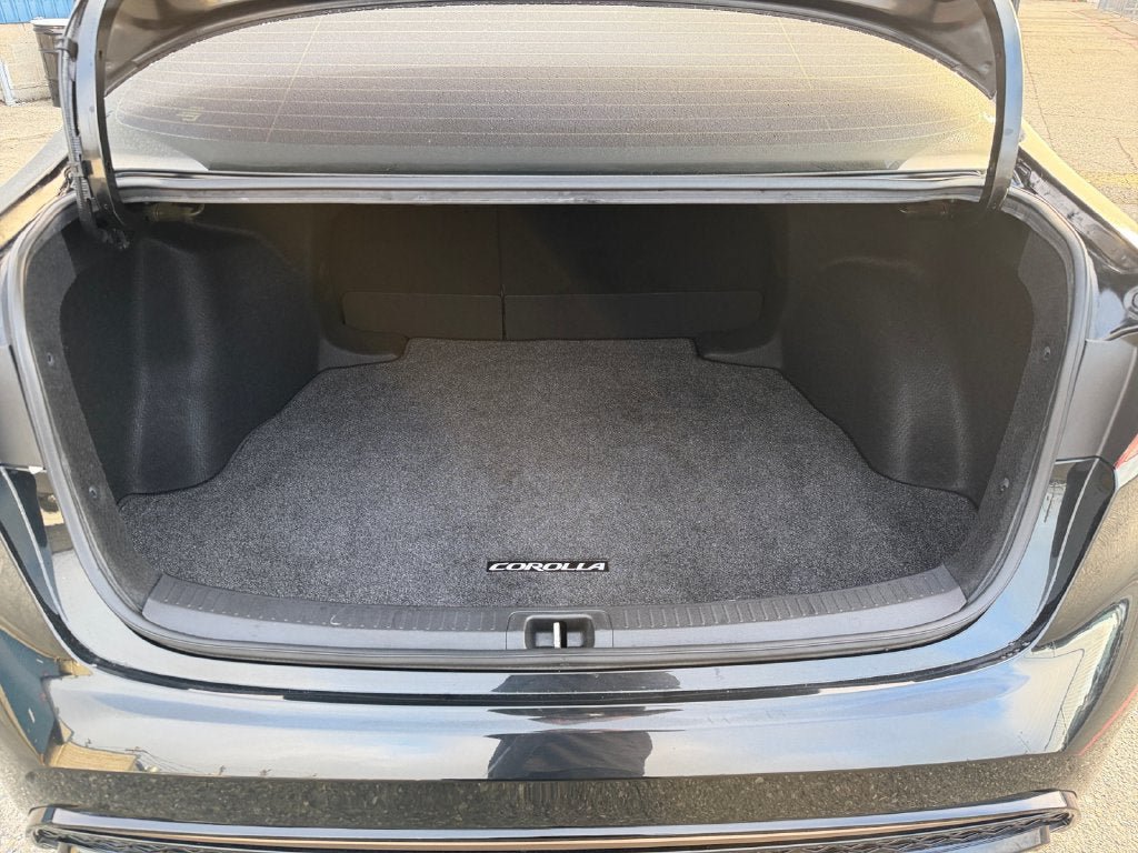Used 2022 Toyota Corolla SE w/ Carpet Mat Package (TMS) FWD image 22
