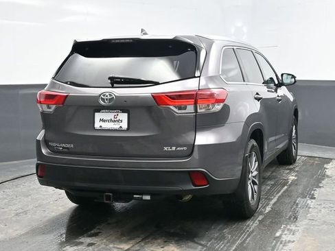 Used 2019 Toyota Highlander XLE image 6