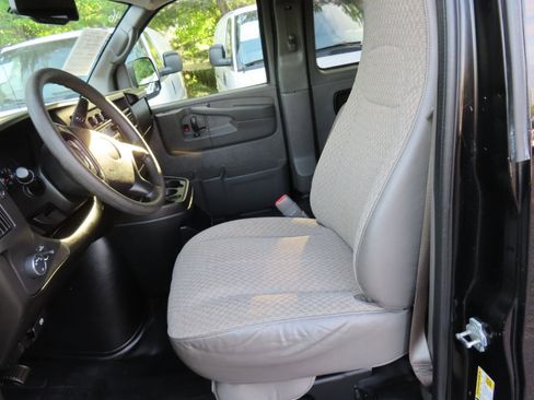 Used 2014 Chevrolet Express 3500 LS RWD image 19